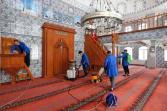 Buca Camii Temizliği