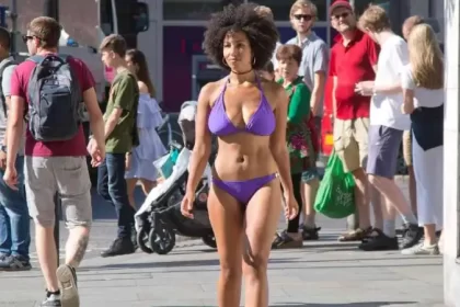 Sokakta Bikinili Dolaşma