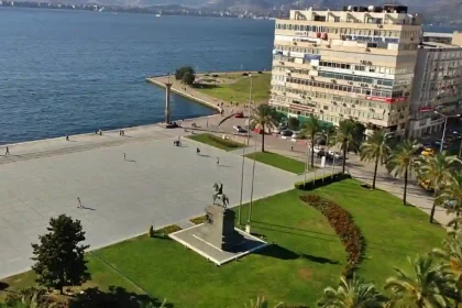 İzmir Cumhuriyet Meydanı