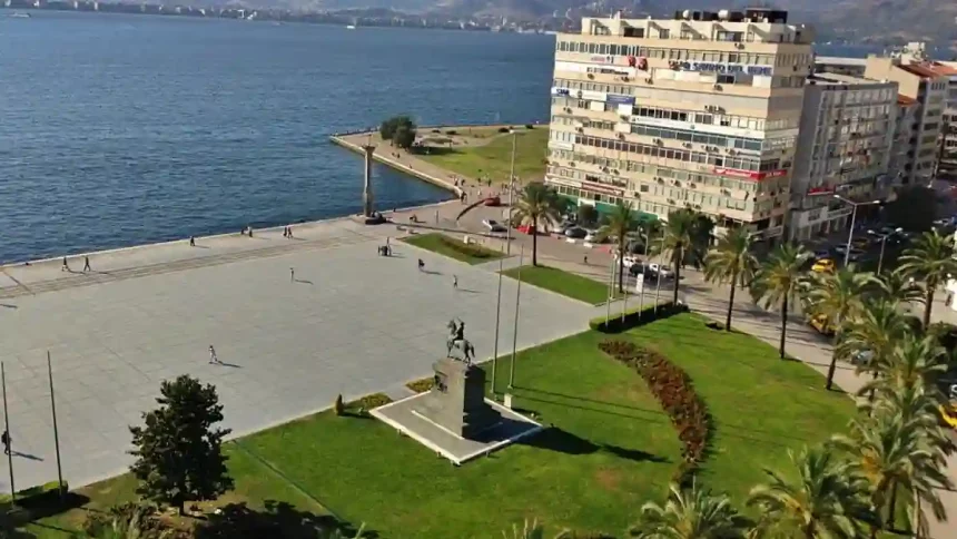 İzmir Cumhuriyet Meydanı