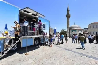 İzmir Aşure Dağıtımı