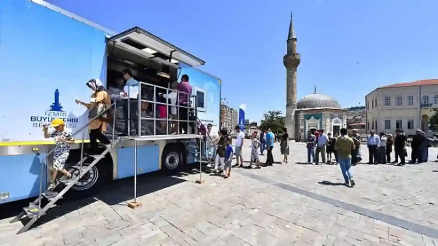 İzmir Aşure Dağıtımı