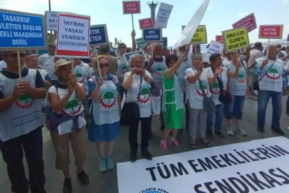 İzmir Emekliler protesto