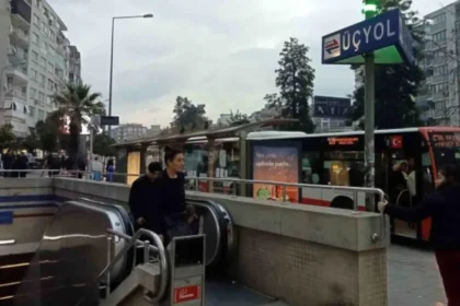 İzmir Üçyol Metro İstasyonu