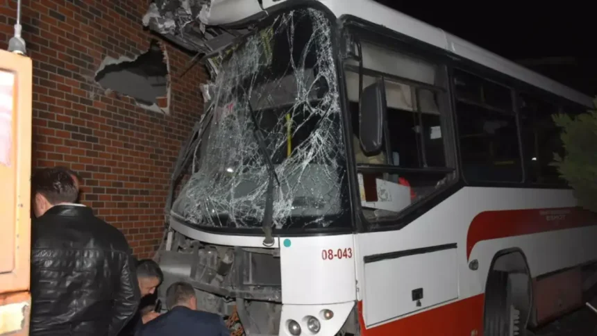 İzmir Belediye otobüsü Kaza