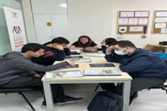 Nöro Çeşitli Gençler