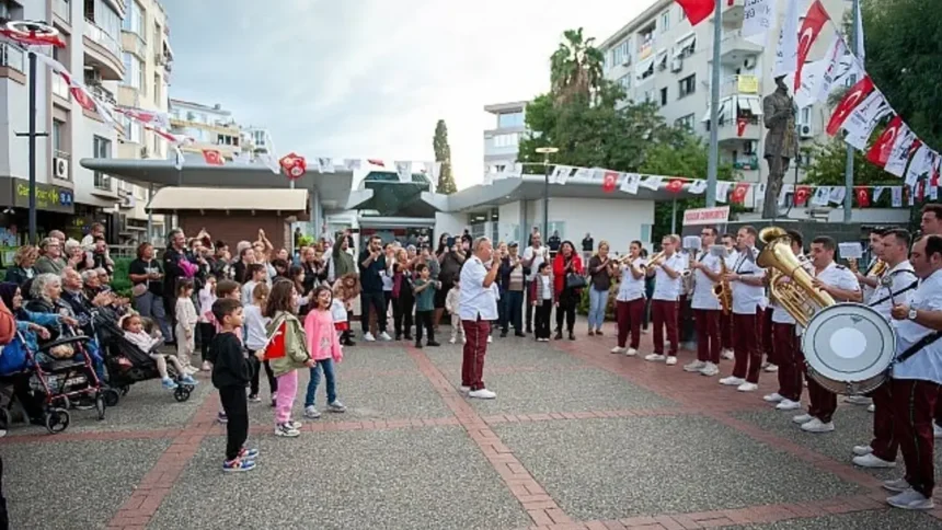 Cumhuriyet Kutlaması Karşıyaka