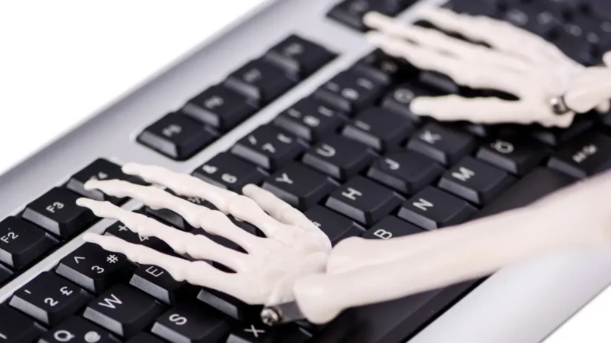 Ölü İnternet teorisi