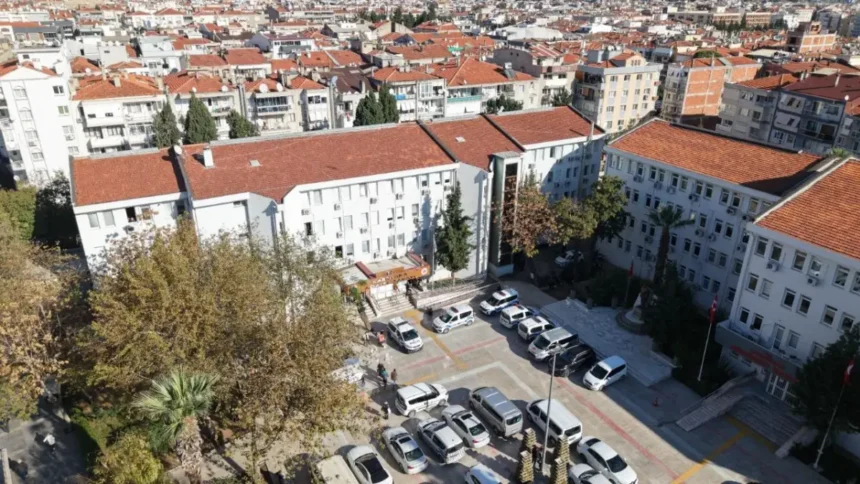 Karşıyaka adliyesi